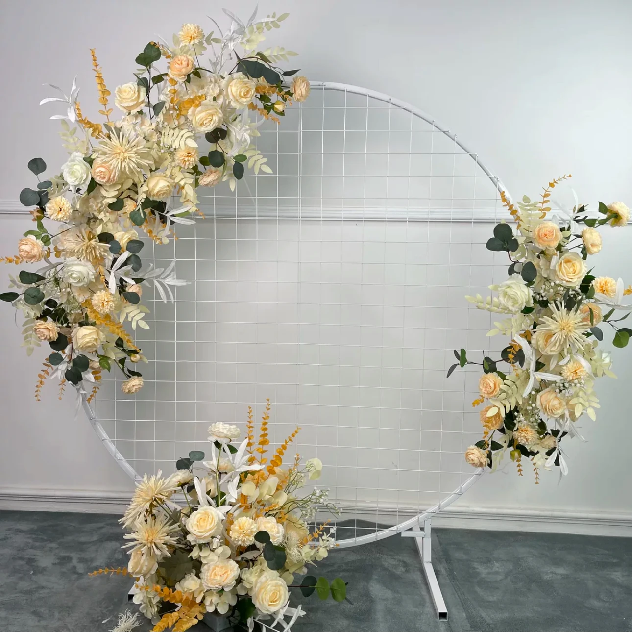 Simulation of flower arrangement in wedding engagement banquet silk flower props background decoration simple flower arrangement