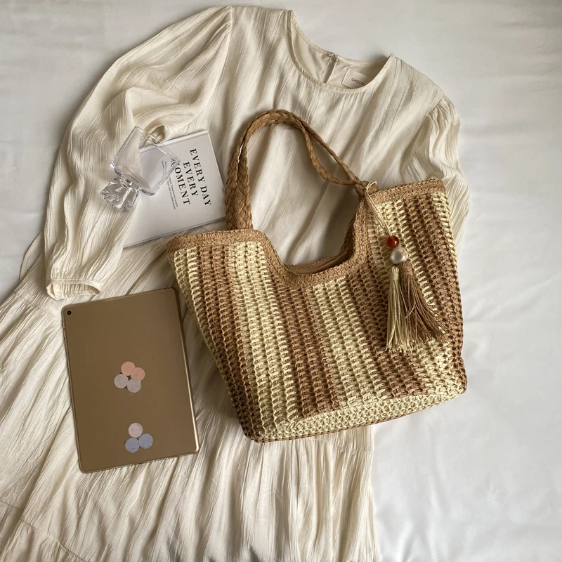 Leisure grass woven bag for women with large capacity, 2024 new summer single shoulder commuting woven bag, beach bag