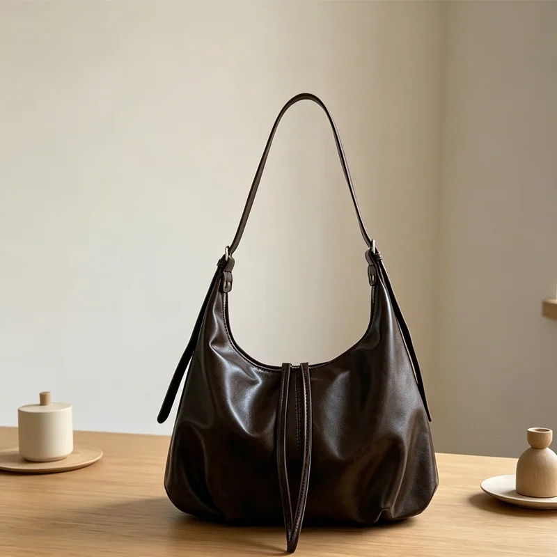 

2026 Girls Korean Simple Tote Bag Girls Chic Lazy Style Versatile Shoulder Bags Female Solid Large Capacity Crossbody Bags