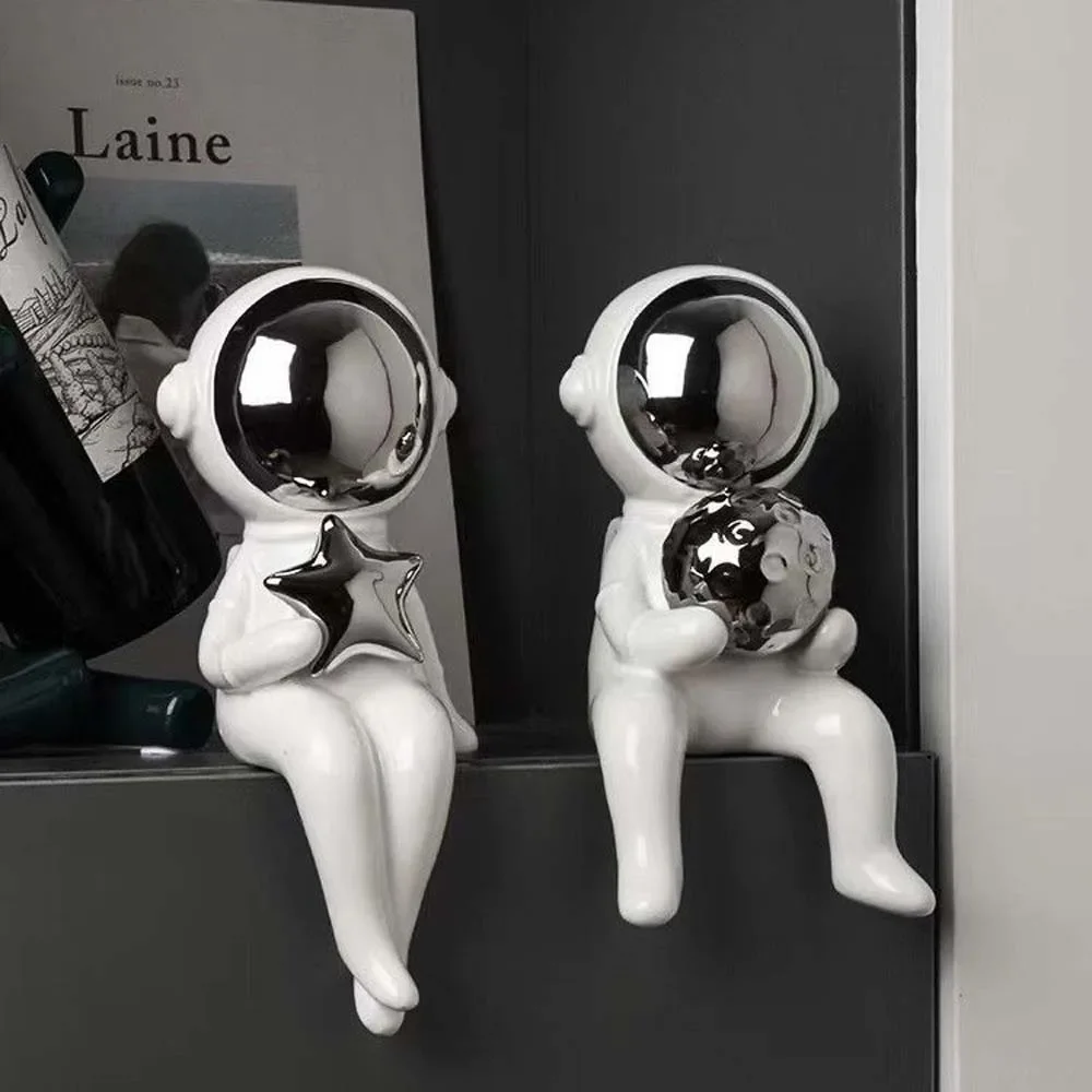 Ins Universe Astronaut Cartoon Statue Desktop Accessories Bedroom Home Decoration Luxury for Living Room Decorative Figurines