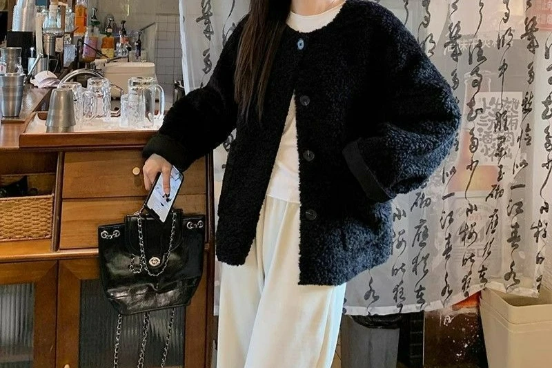 เสื้อโค้ทขนสัตว์สไตล์ลำลองแบบหลวมๆ รุ่นใหม่ ฤดูใบไม้ร่วง-ฤดูหนาว ปี 2025 เป็นมิตรกับสิ่งแวดล้อม