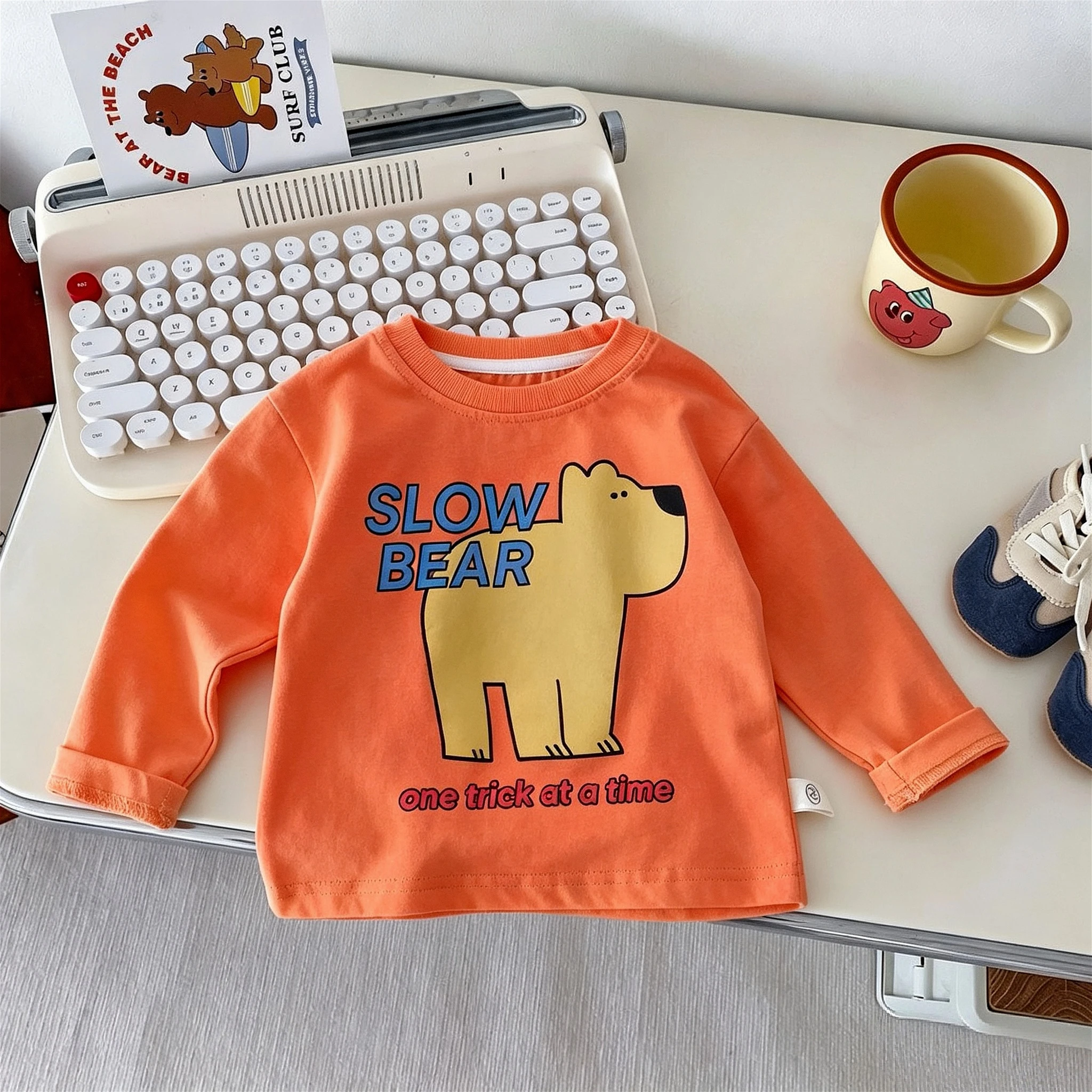 Baby Clothing Boutique - おしゃれな子供服。プリント柄のカジュアルなトップス。長袖Tシャツ。男の子、女の子向け。