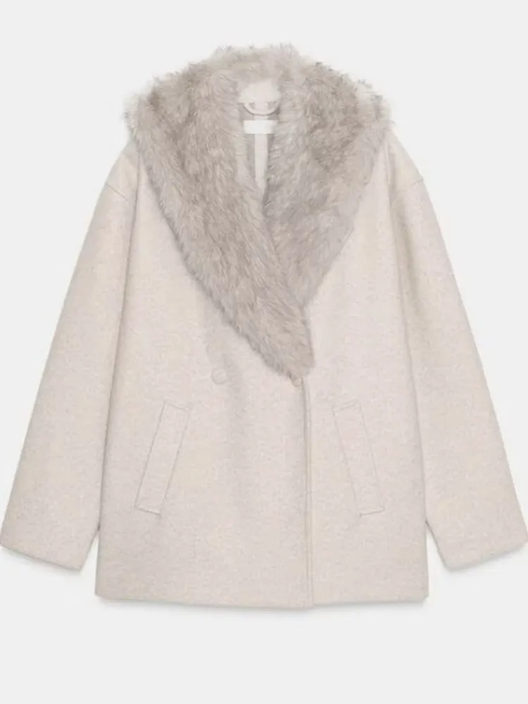 Damski płaszcz zimowy z efektem sztucznego futra, miękki kołnierz ze skóry ekologicznej, długi rękaw, zapinany na podwójne guziki, styl casual.