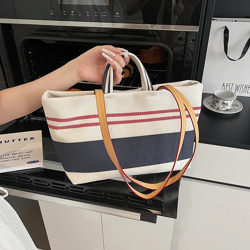 

Parisian Light Luxury Crossbody Bag: Exquisite 2025 New Style Niche for Fashionable Women, Versatile French Chic Design