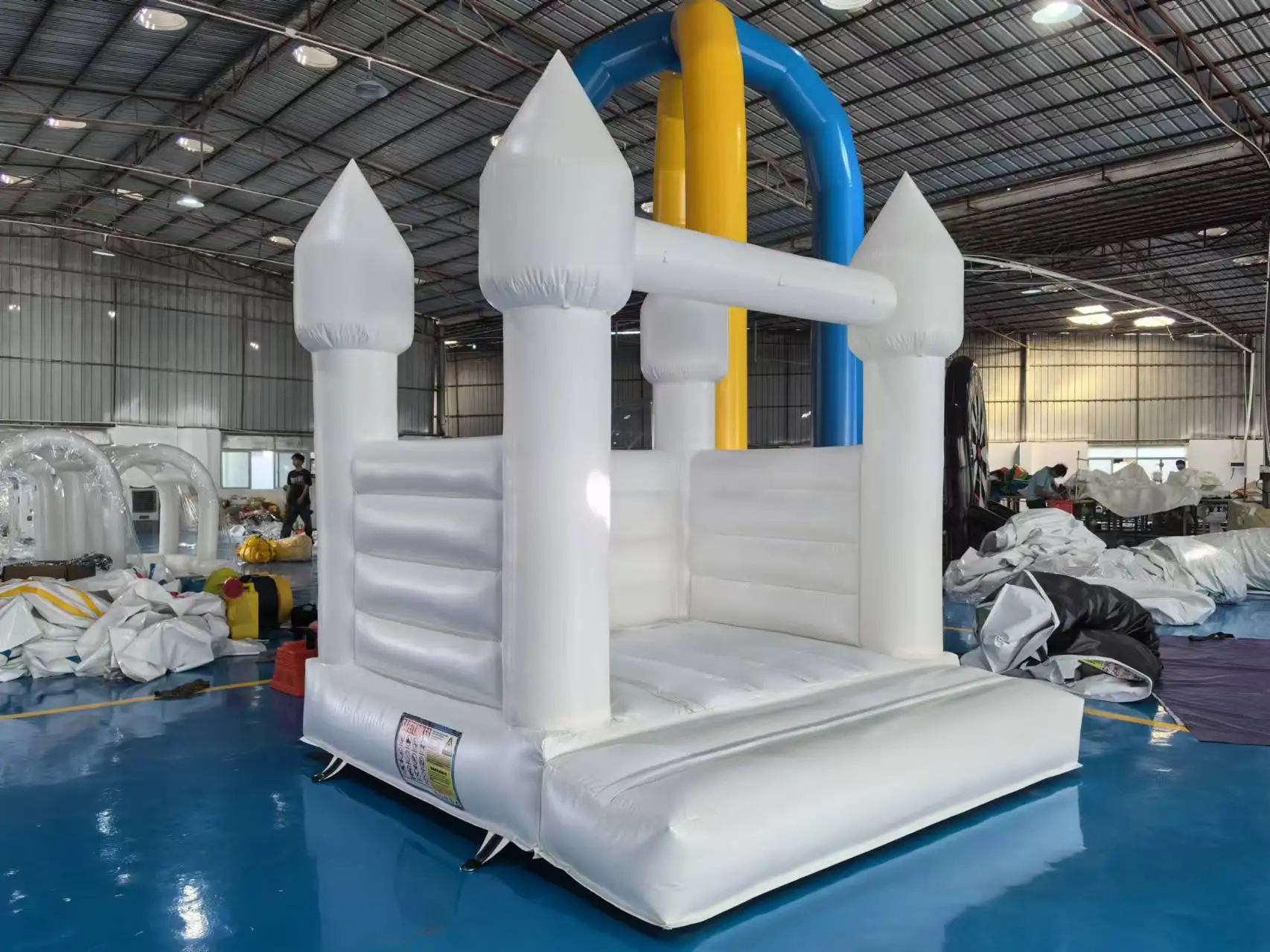 نفخ الأبيض ترتد البيت التجاري نفخ حفلة القفز القلعة في الهواء الطلق نفخ الزفاف الحارس للحدث