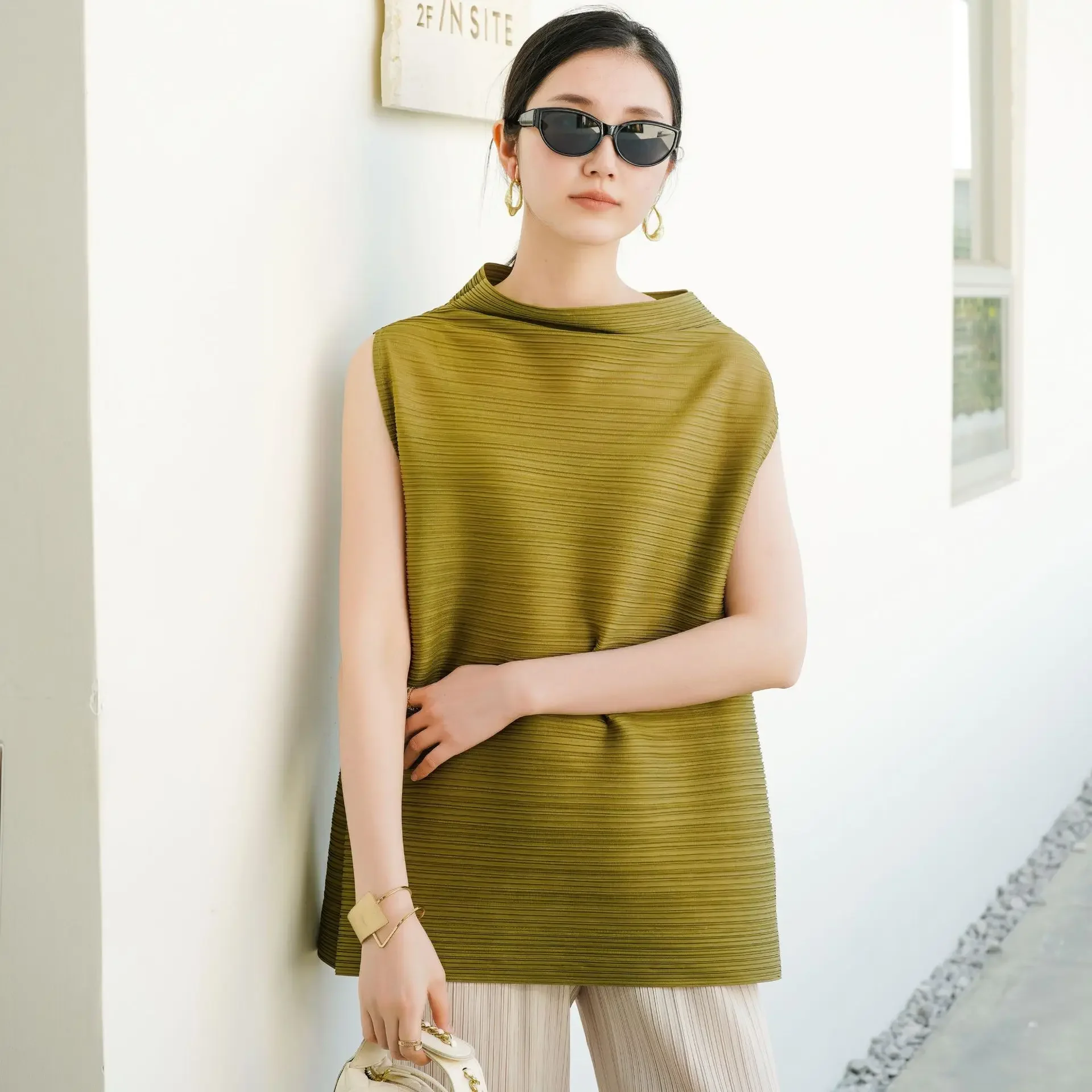 SXZ Pleats T-shirt Plus Size 2025 Summer Miyake Pleated Solid Color Loose Casual Peplum Sleeveless T-Shirt Women Clothing