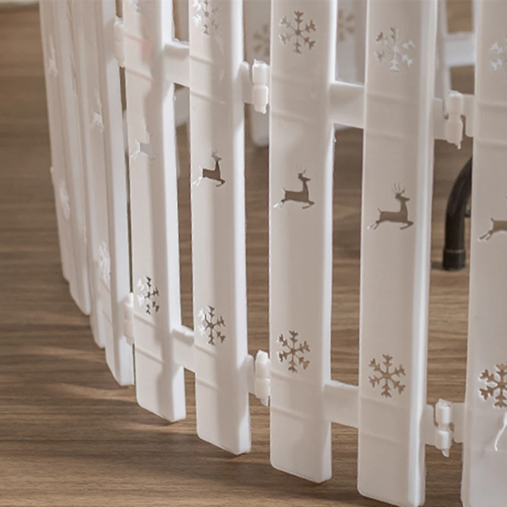 

Красиво спроектированный белый пластиковый забор для ваших вариантов рождественского декора включает в себе различную длину. Простая настройка.