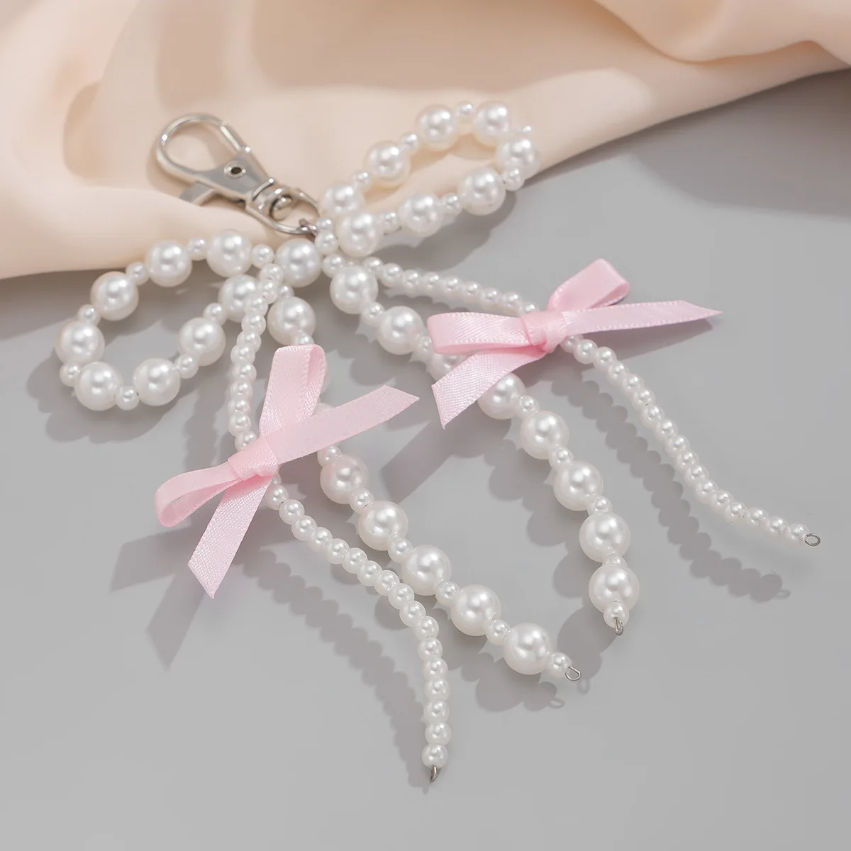 

Cute Pearl Bow Keychain Women Pearl Tassels Pink Ribbon Bow Sweet Cool Key Chains Fashion Metal Purse Key Ring Phone Accessories