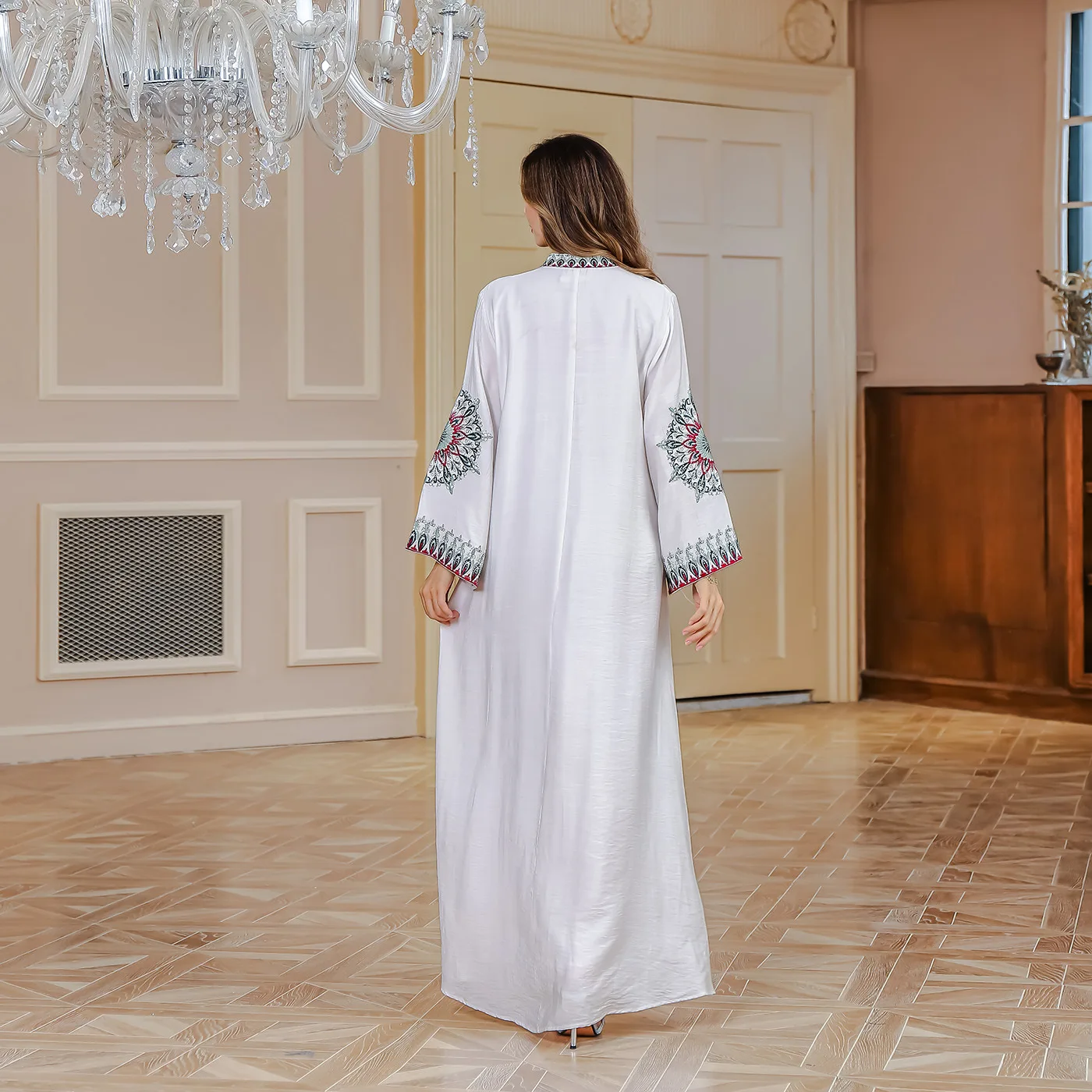 2024 New Arabian Dubai Muslim Women's Clothing. Abaya. Middle Eastern Ladies' Light Luxury Embroidered Dress. Evening Dress.