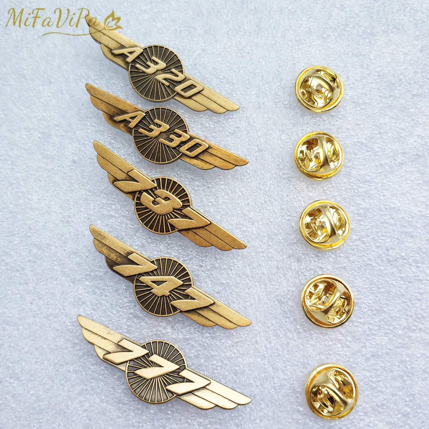 MiFaViPa Copper Boeing 737 747 777 Brooch Badge Vintage Bronze A320 330 Aircraft Sweater Corsage for Men Brooches Lapel Pin Gift