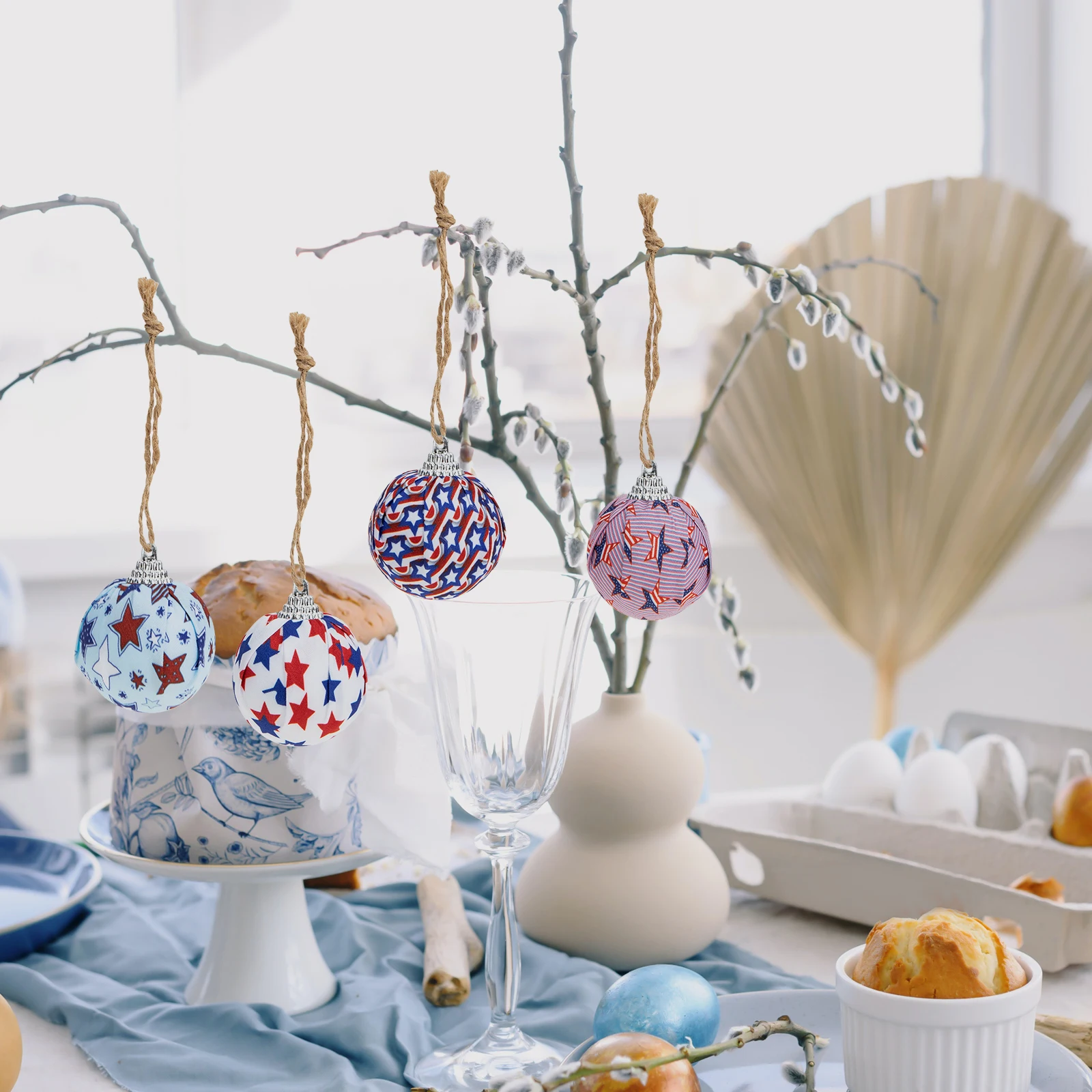 

12 Pcs Cloth Ball Decoration Foam Patriotic nament for Tree Wall Party Supplies Independence Day Hanging Balls Usa Holiday Decor