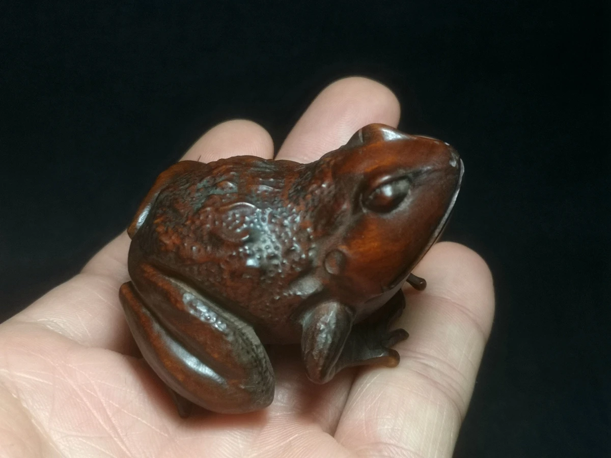 

1919 Chinese Boxwood Hand Carved vivid frog figure statue netsuke Decoration Collection gift