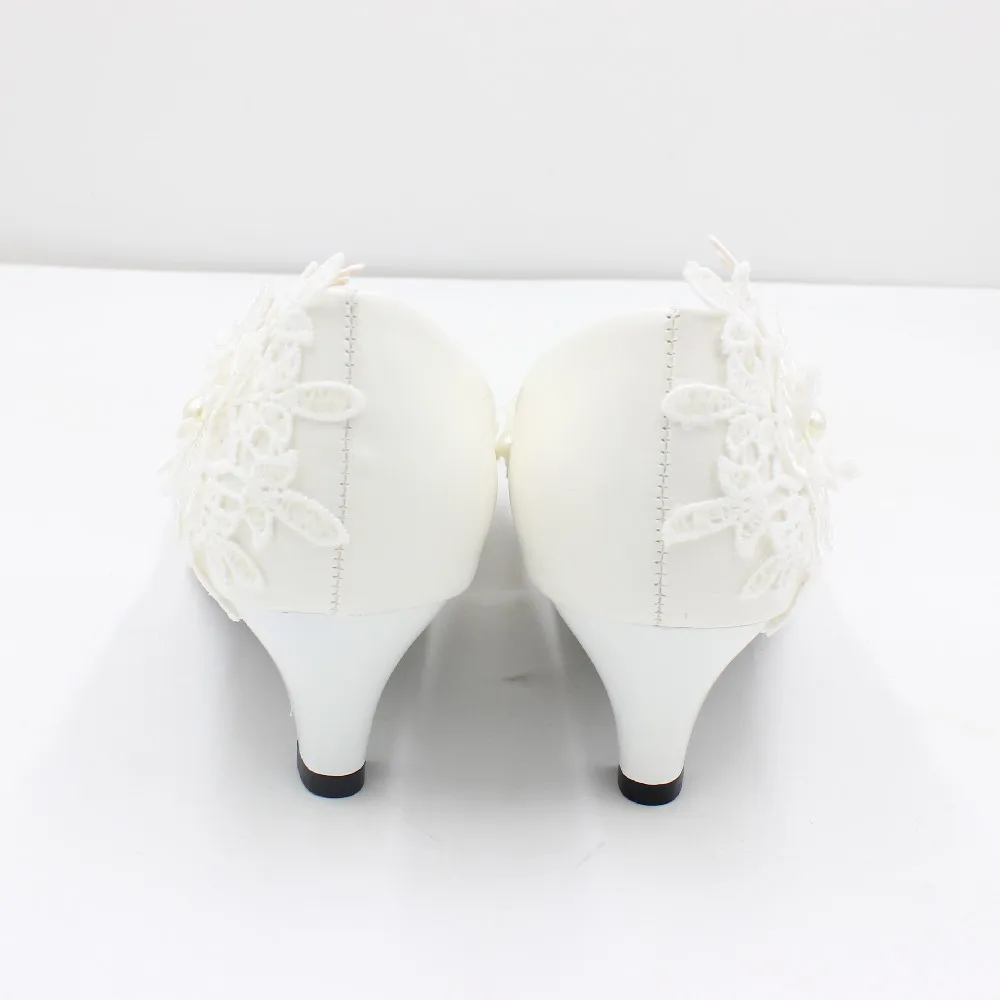 Lace flower white large size bride shoes wedding dress women\'s shoes young bridesmaid group contracted wedding shoes