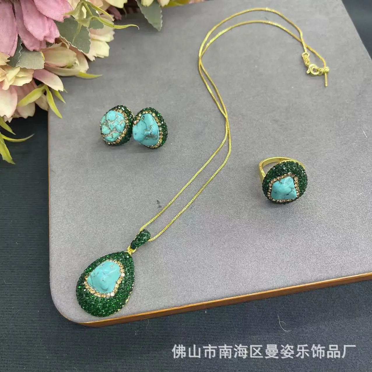 Unshaped turquoise green clay inlaid exquisite three-piece set French vantage personalized popular jewelry