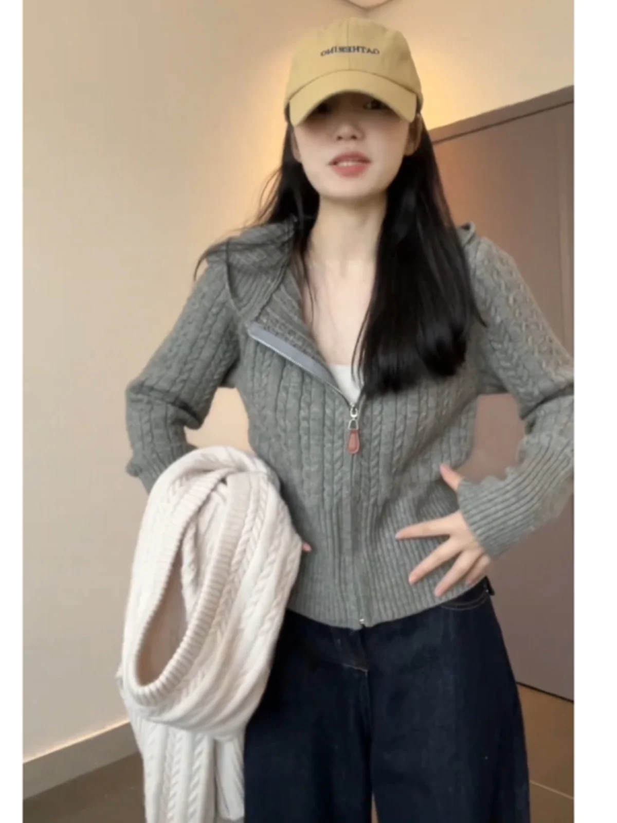 

Short Knitted Zipper Hoodie Women's Autumn Winter Fashion Slim Fit Cardigan Korean Style Commute Wind Warm Cozy Top