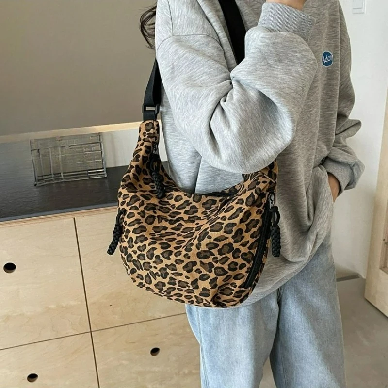 

Leopard Print Best Selling Crossbody Bag Sporty and Casual Single Shoulder Bag Popular and Versatile Dumpling Bag