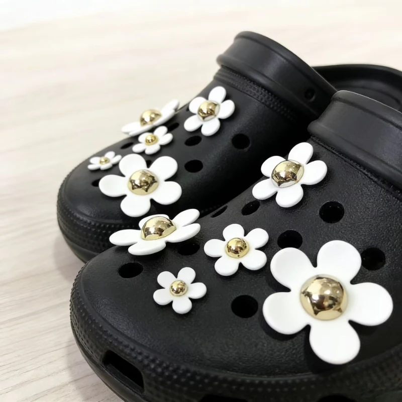 New Best Selling Hole Shoes Charms Ready To Put on White Daisy Sunflower Combination Suit Shoe Buckle Girlish Shoes Accessories