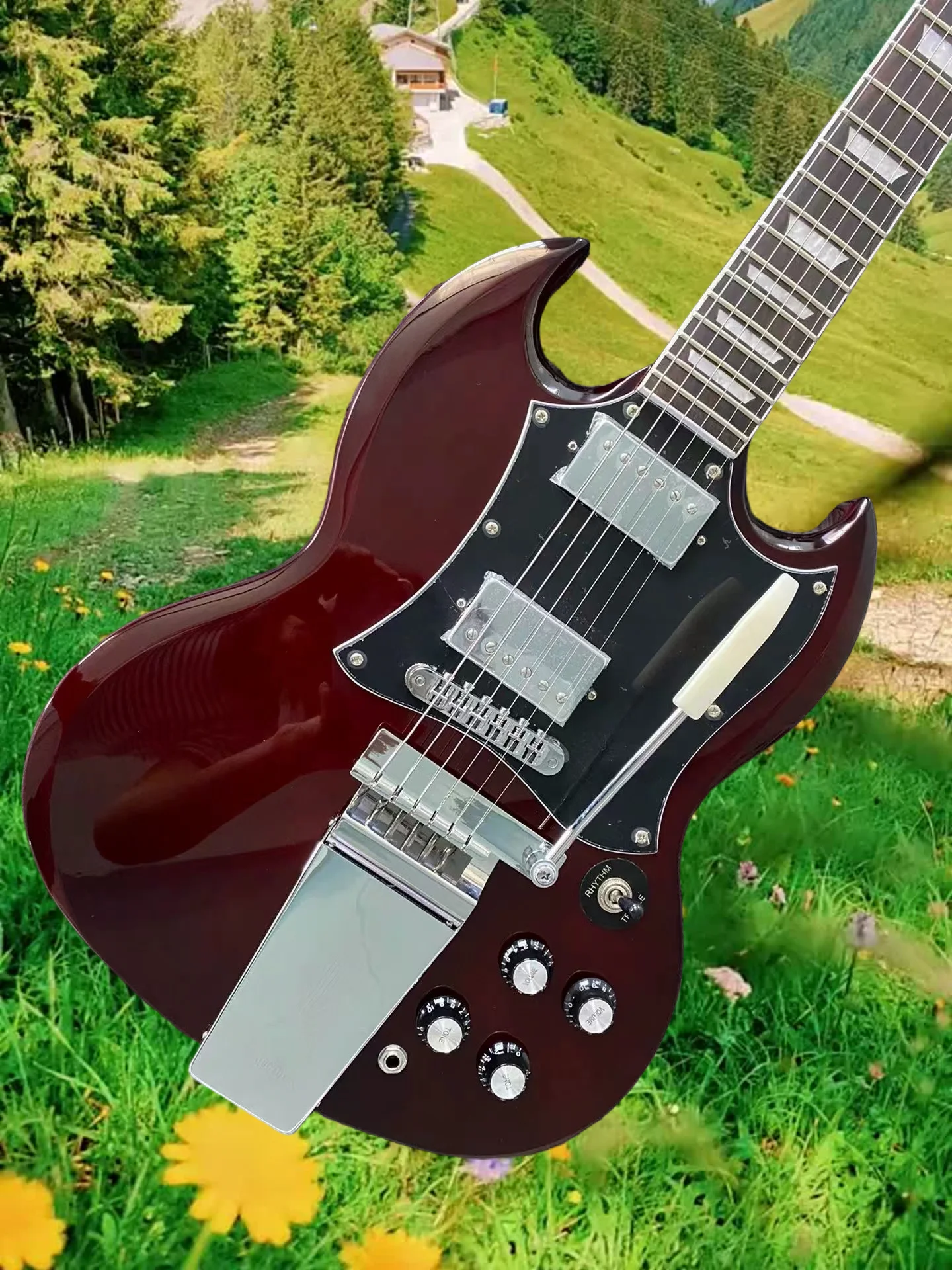 غيتار كهربائي Angus Young Wine Cherry Red SG منقوش عليه قيثارة طويلة فيبروولا مايسترو تريمولو، ترصيع شبه منحرف لؤلؤي، موالفات Tuilp