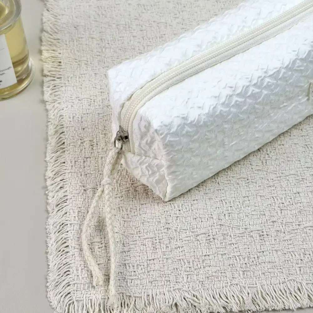 Textured Surface Zipper Pouch White Zipper Closure Makeup Bag Rectangular Shape Wrist Strap Storage Pouch Daily Organization