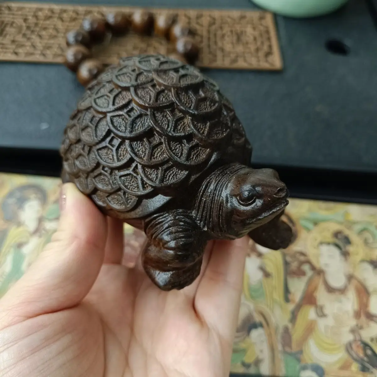 Dalagan Chenxiang Wood Carving Golden Turtle Rich World Fortune Hand Piece Turtle Rosewood Office Ornaments Furniture Decoration