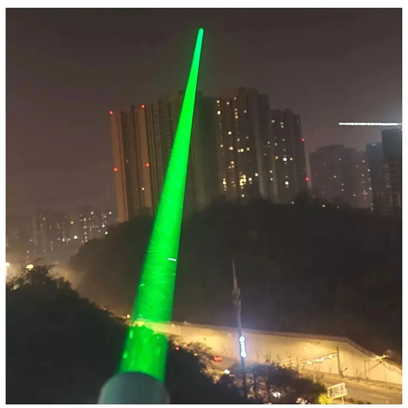 New 10W LED Flash Light Long Distance Outdoor Flashlight Green, White, Yellow Flashlight Headlamp Adjustable