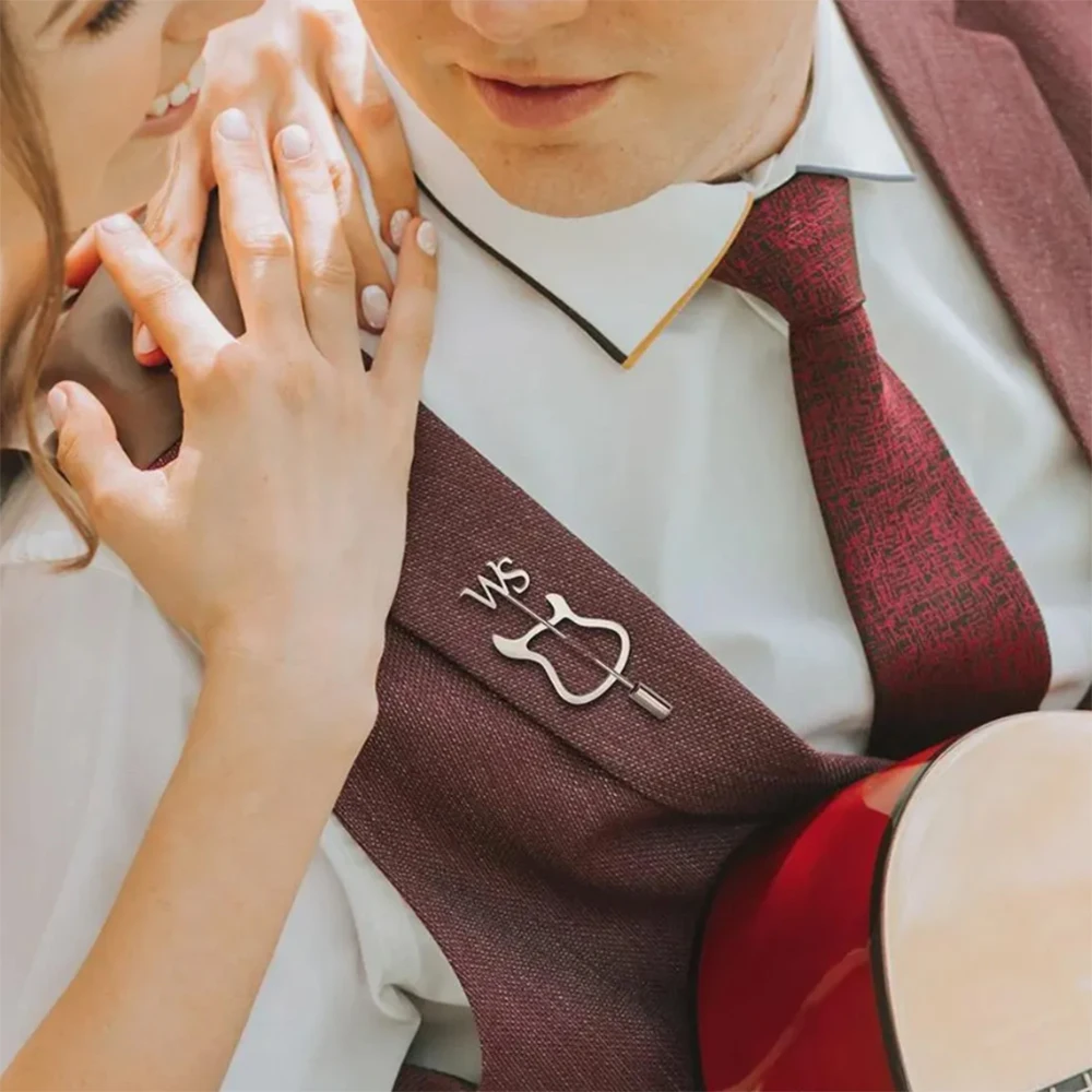 

Индивидуальная булавка для скрипки из нержавеющей стали с буквами, персонализированная булавка для свадебного костюма с первыми буквами, аксессуары для свадебного подарка