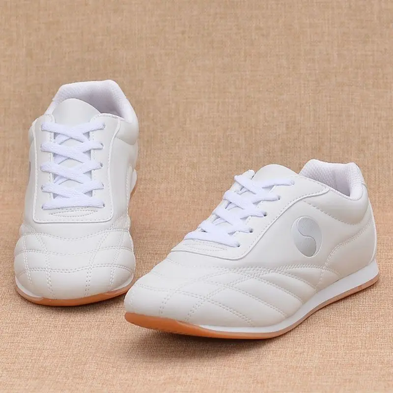 

2025 New Chinese Kung Fu Shoes Martial Arts Shoes Leather Breathable Shaolin Taiji Karate Taekwondo Sneakers