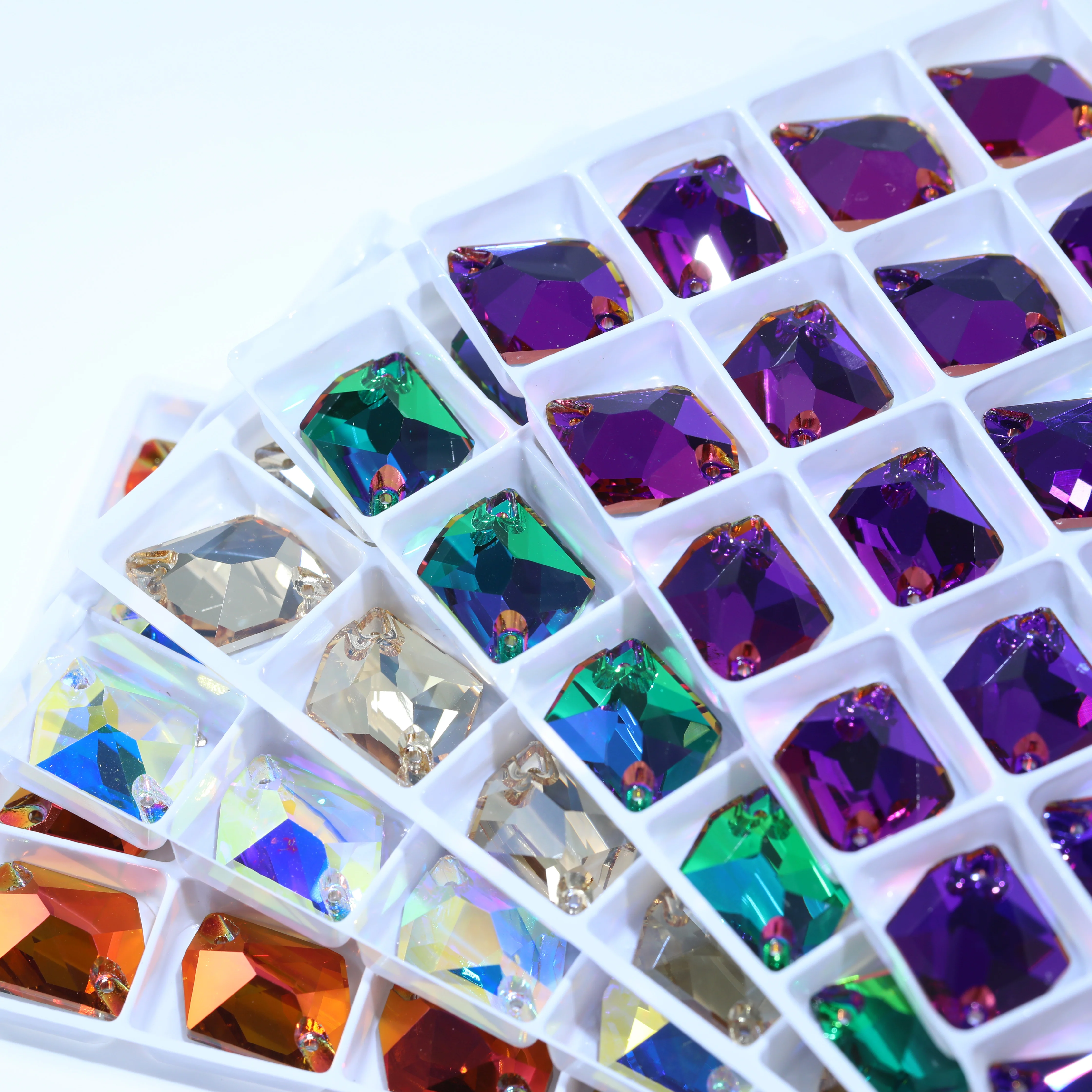 Glänzend weiße, beschichtete Cosmic-Aufnähsteine 3265 Bling-Strasssteine Premium-Glaskristall DIY-Zubehör für Taschen, Schuhe, Handyhüllen, Kleidung – Detail 5