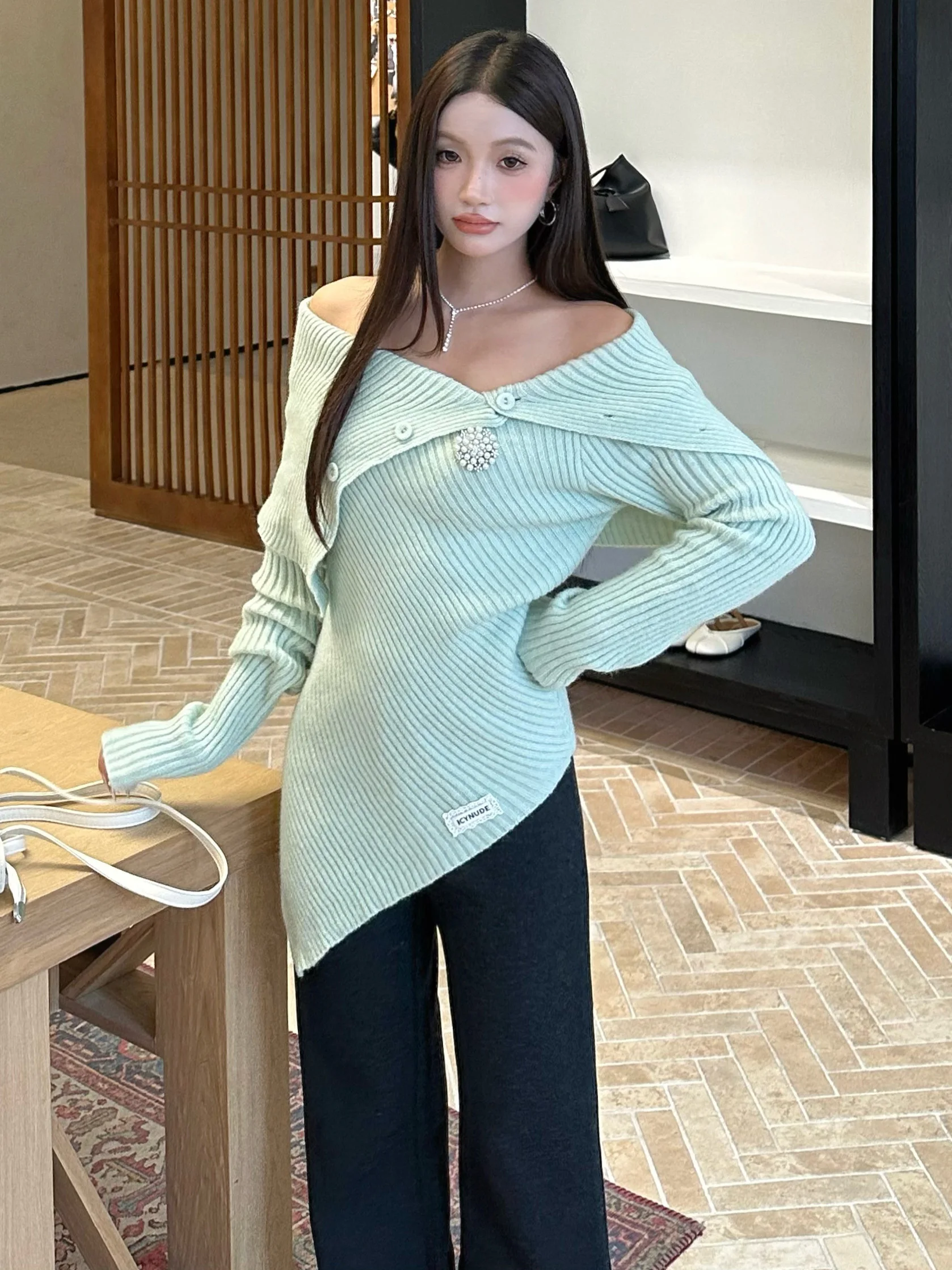 

Женский облегающий трикотажный топ IcyNude с асимметричным вырезом на плече, большим воротником, осенний, новый, с длинными рукавами, высоким воротником