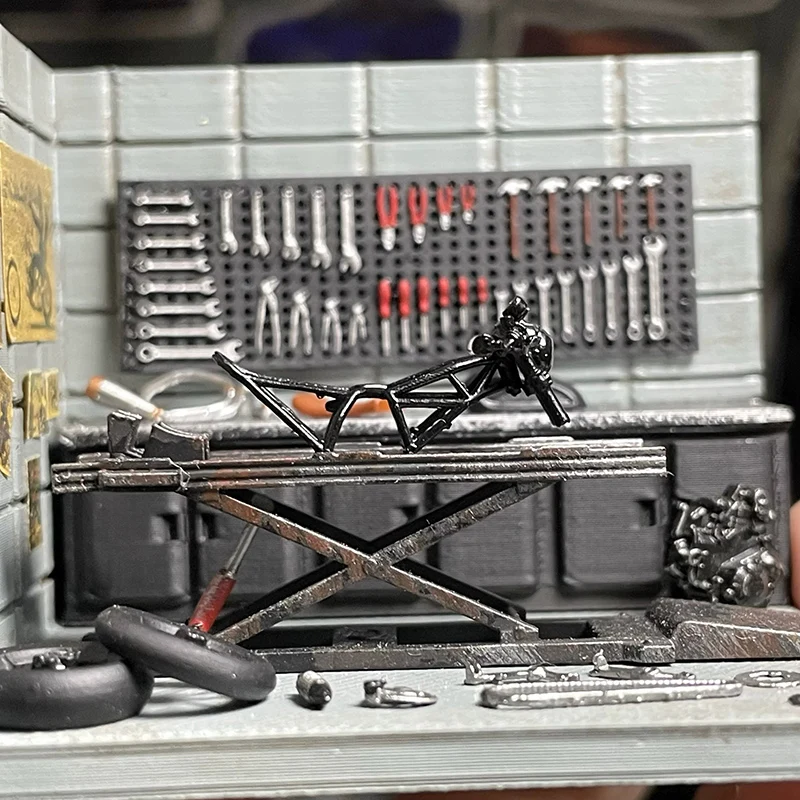 1:64 Scale Motorcycle Repair Shop Model Scene Accessory Set Display Toy Gift Collectible
