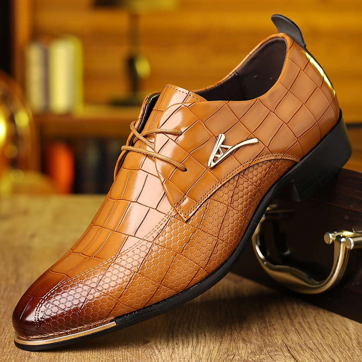 Herren-Kleiderschuhe, Schnür-Brogue-Schuhe, klassische Lackleder-Oxfords, spitze Hochzeitsschuhe, Business-Büro-Männer, formeller Schuh 2025,
