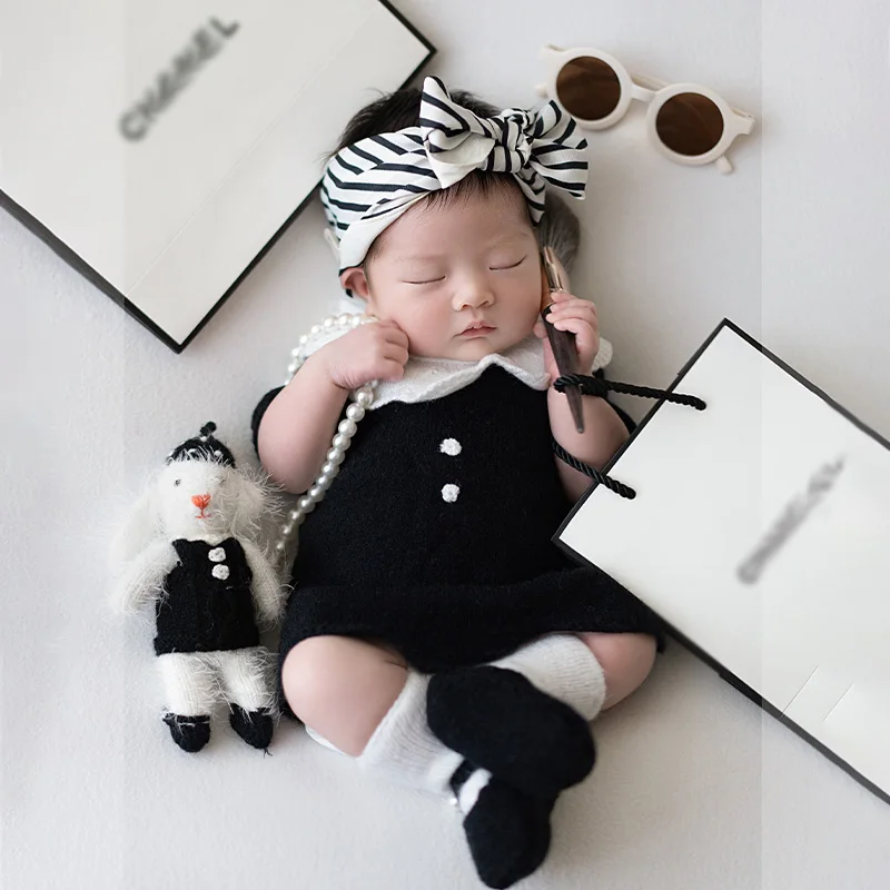 Baby Girl Newborn Photoshoot Outfits Small Fragrance Theme Style Clothing Rabbit Doll Sunglasses Gift Box Photography Props