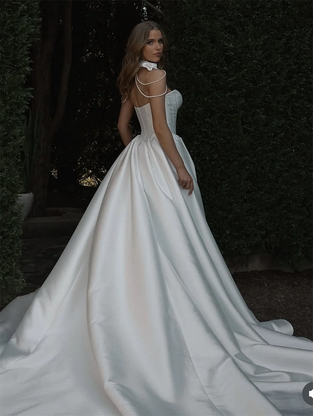 Vestidos de novia con escote corazón blanco personalizados de Tokio, vestidos de novia elegantes sin mangas, vestidos de novia de corte A con cremallera trasera 2025