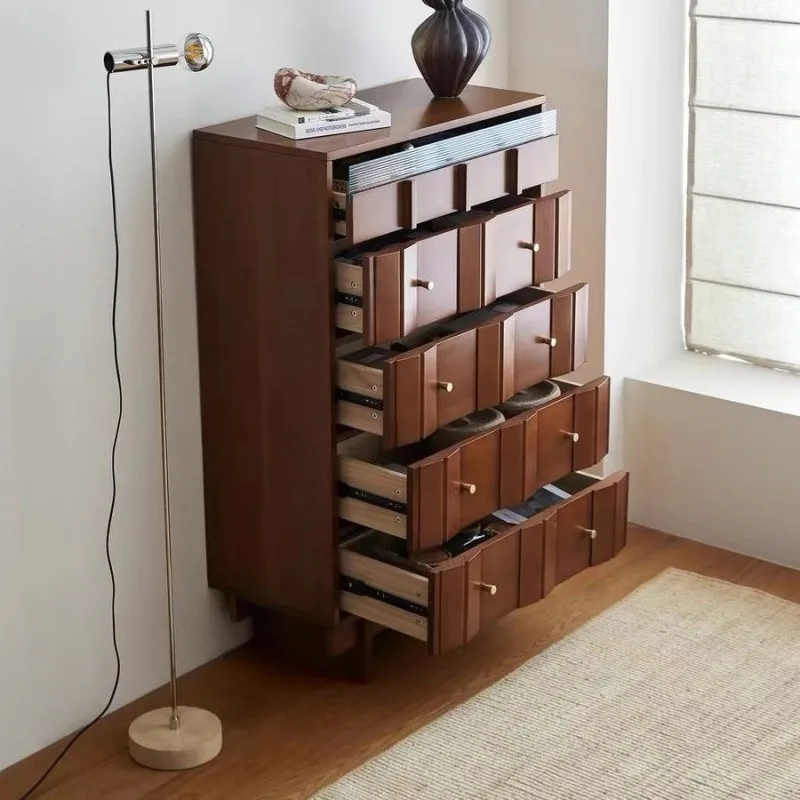 Kommode aus massivem Holz