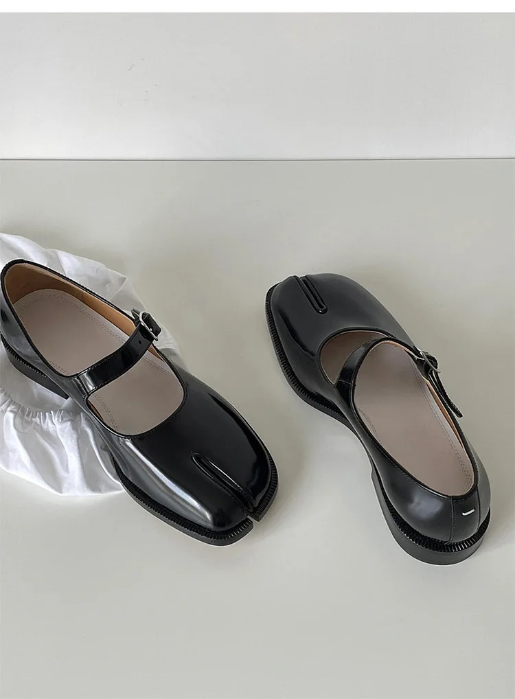 Womens Shallow Open Tabi Mary Jane Flat Shoes Patent Leather Split Toe Design Popular Fashion Footwear Suitable for Daily Wear