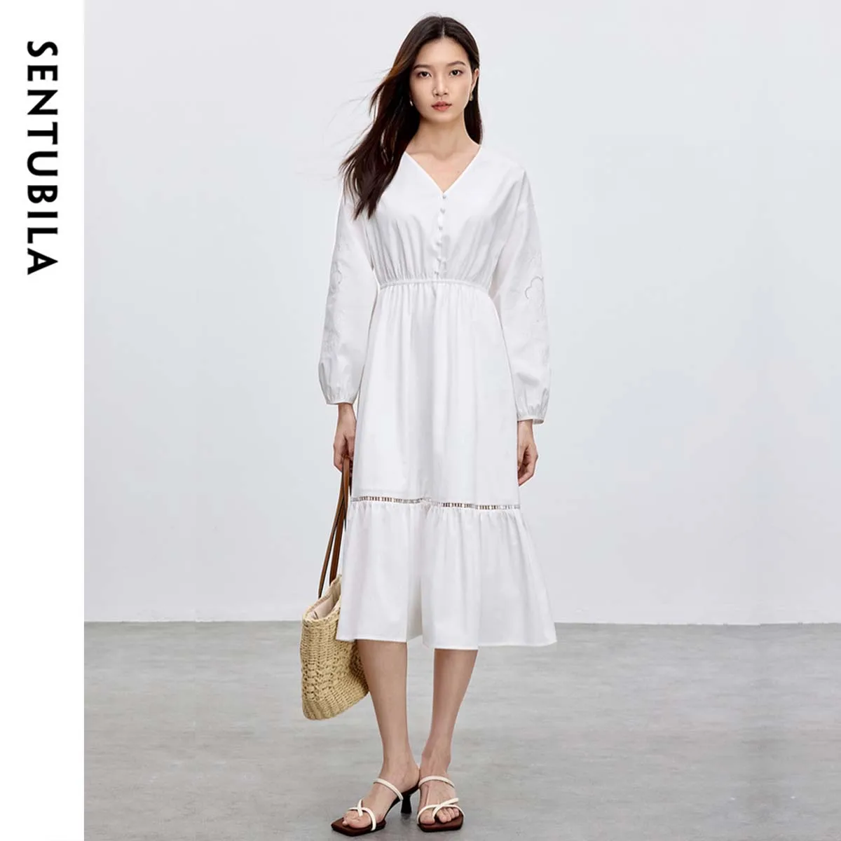 SENTUBILA فساتين نسائية بيضاء 2025 ربيع القطن الجوف التدريجي التطريز عطلة الخامس الرقبة نفخة الأكمام ألف خط فستان طويل 151L58210 #1
