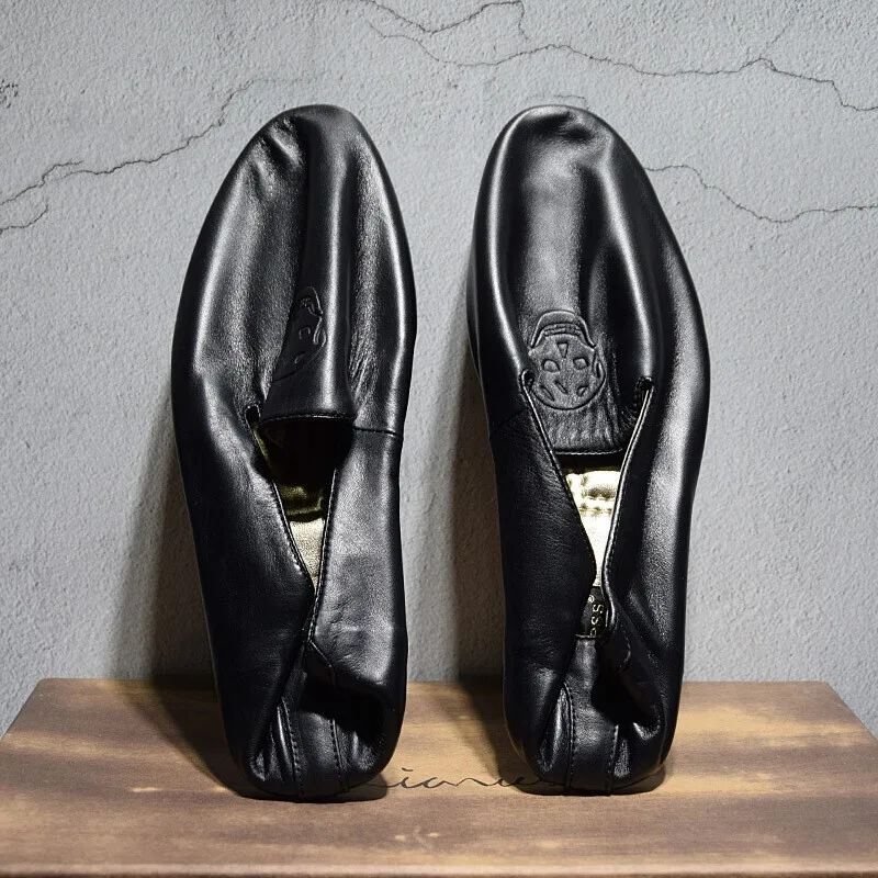 Men's Skull Head Embossed Leather Breathable Pointed Toe Slip-On Driving Casual Fashion Driving Shoes Comfortable Soft Bottom