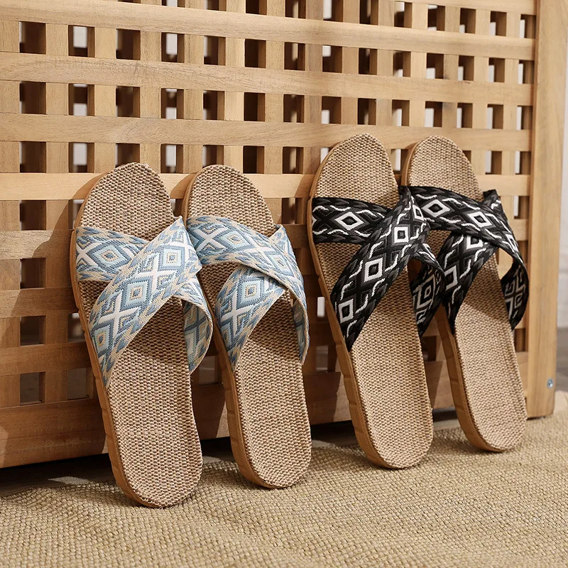 

Linen slippers are breathable, odor proof, and slip resistant. Indoor cotton and linen slippers are suitable for casual use