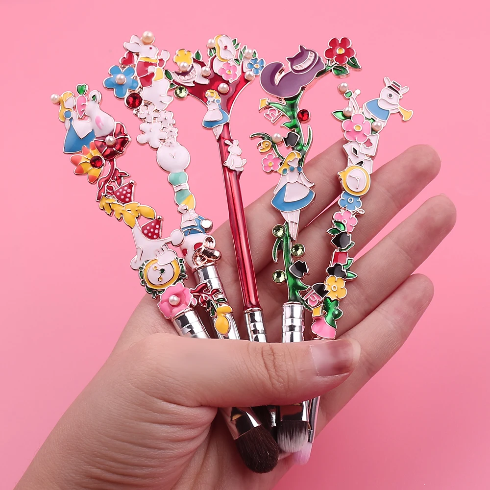 5Pcs/Set Anime Alice in Wonderland Makeup Brush Women Eye Shadow Brush Portable Soft Concealer Brush Beauty Foundation Toy Gift