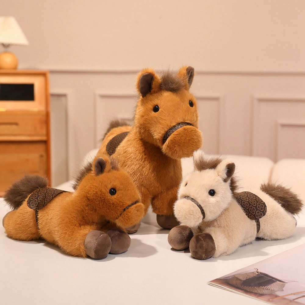 Pluizig bruin paard knuffeldier Wildlife Pony knuffels dragen zadels staand paard zachte poppen verjaardagscadeaus Christmasma