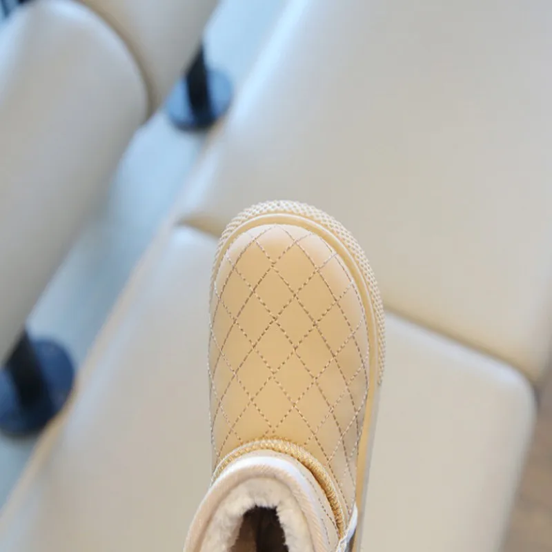 Botas de nieve para niños, botas cortas con terciopelo grueso y botas de algodón para niñas, zapatos cálidos de algodón para bebés, invierno 2025