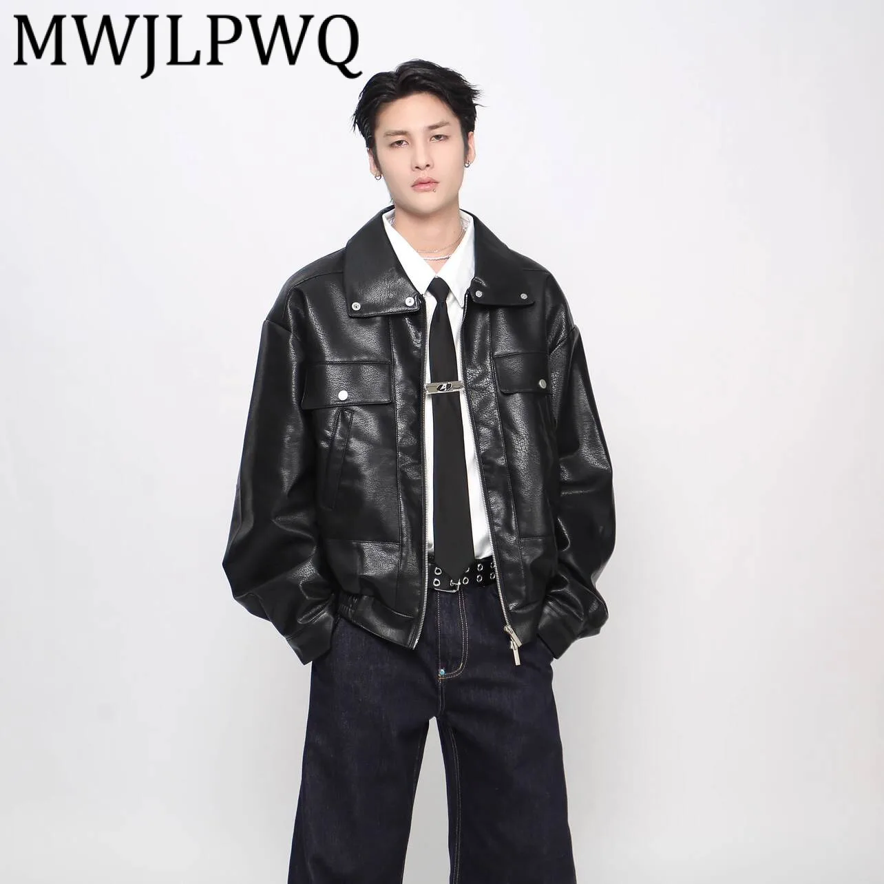 

MWJLPWQ American Style Design Turn-Down Collar Deconstructed PU Leather Jacket Men's High-End Trendy Autumn Casual Coat 21174