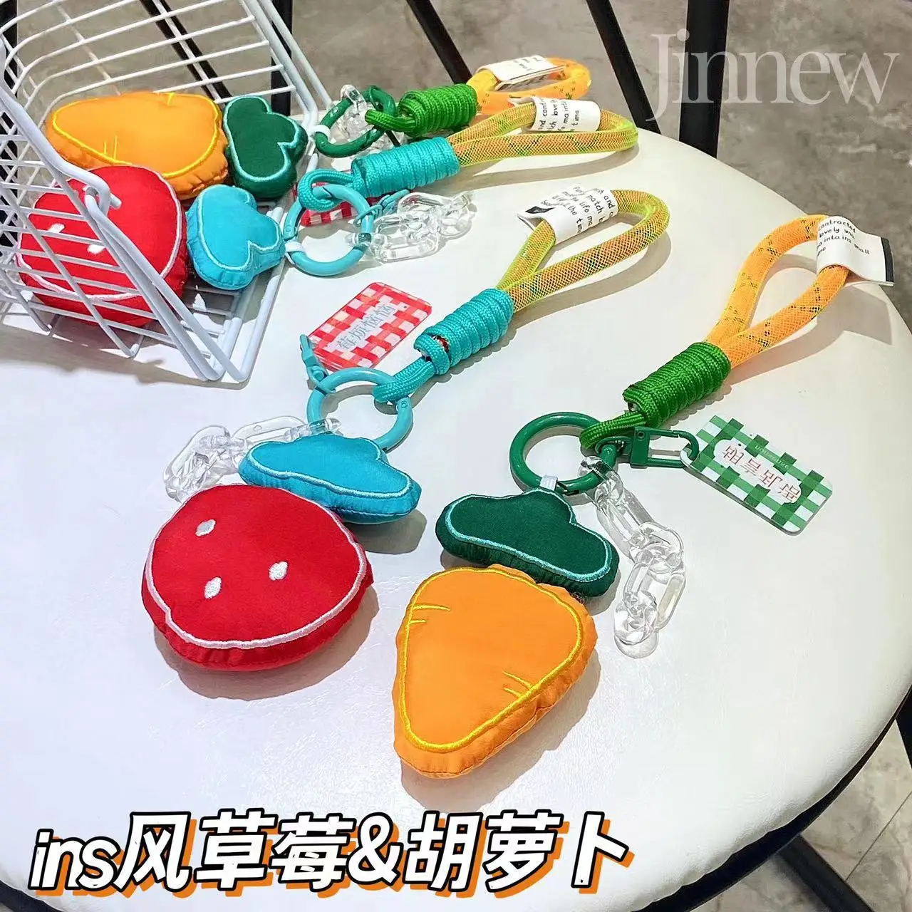 Instagram style fabric art carota fragola piccolo ciondolo creativo coppia borsa portachiavi catena Bookbag appeso decorazione regalo