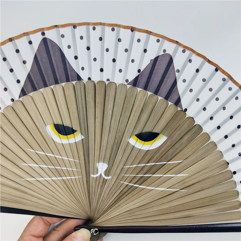 

Cartoon Cat Cloth Fans Bamboo Fan Japan Style Noblewomen Performances Hand Held Fans Lovely Wedding Party Fan Gifts