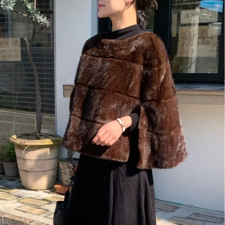 Elegancki damski płaszcz futrzany koreański styl jesień zima nowy design retro modny szal luźny krój długość ort