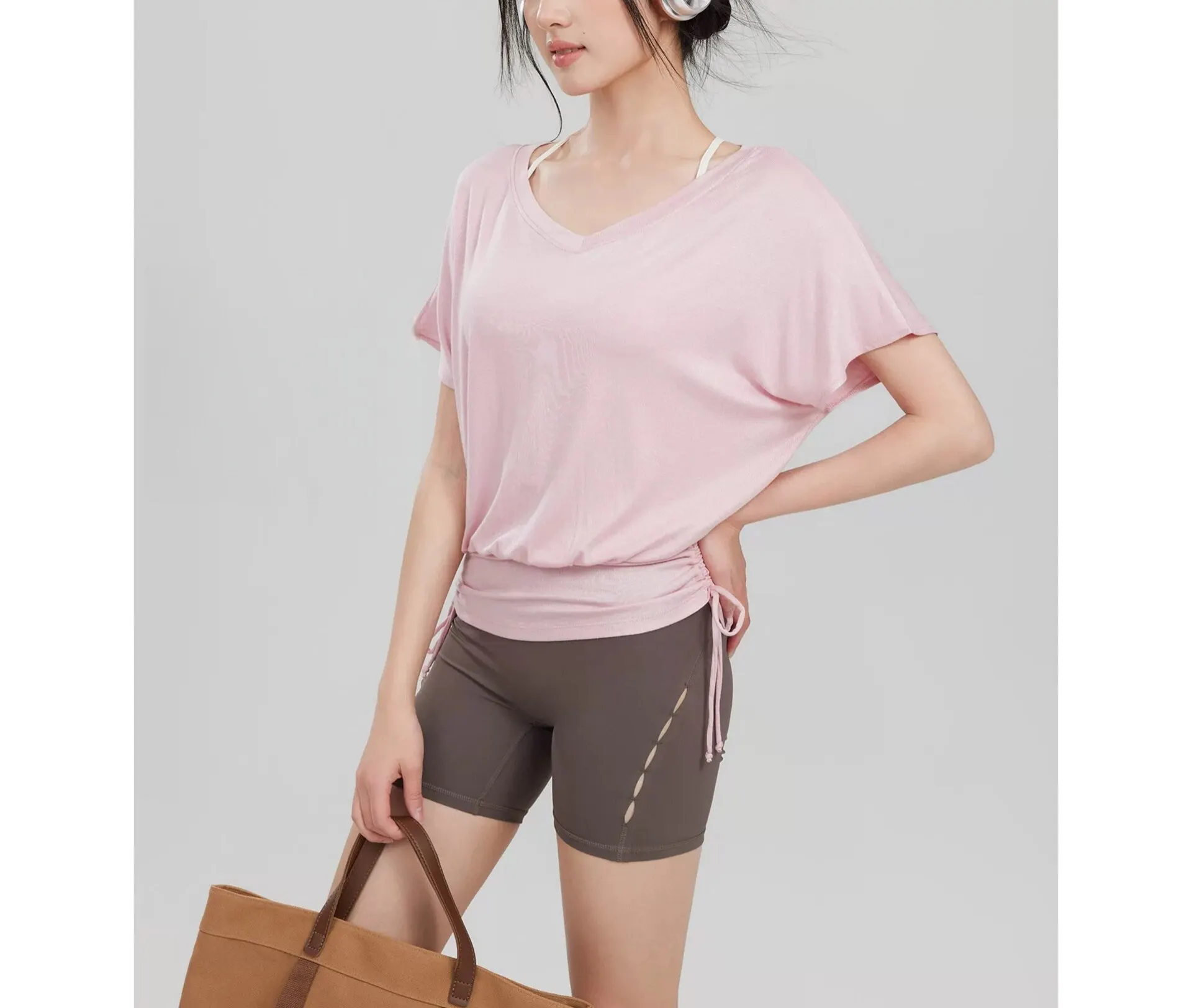 2026 Frühling Sommer Neues V-Ausschnitt Yoga Kurzarm-Damen-T-Shirt mit Fledermausärmeln, Schlankes Lauf- und Fitness-Oberteil für Gym und Pilates in Nude – Detail 5