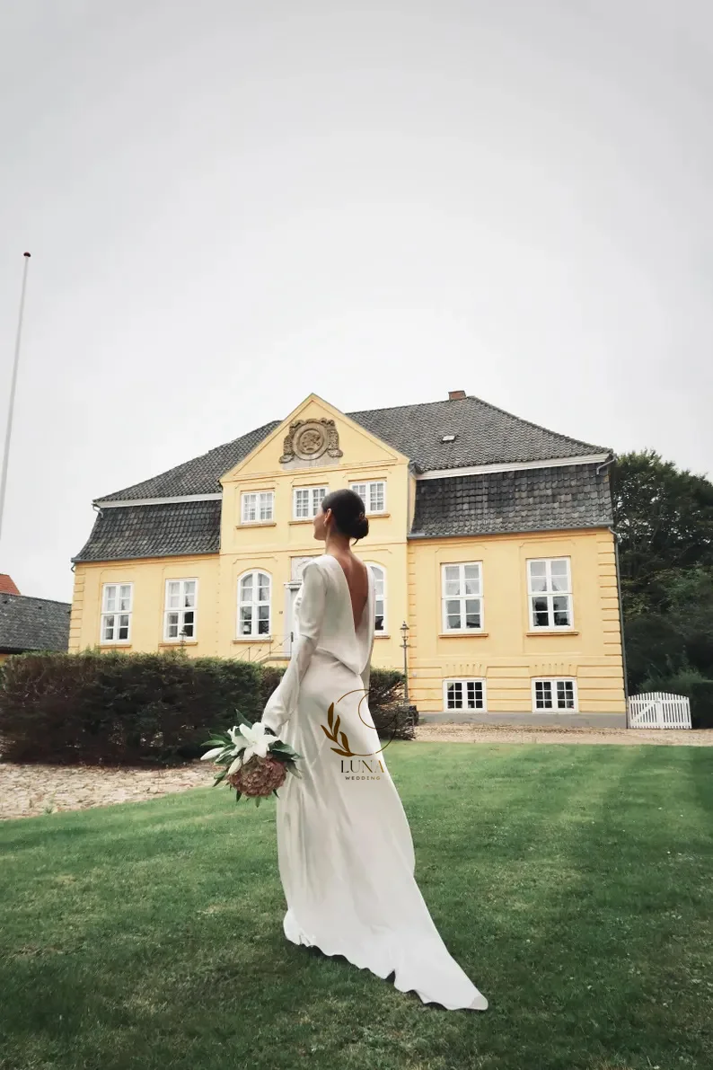 Luna Customized High Quality Simple Wedding Dresses Backless Long Sleeves Satin Bridal Gown Court Train vestido de noiva