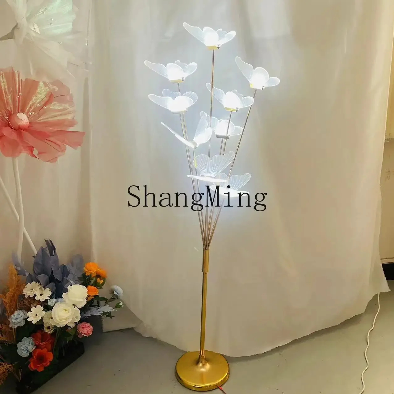 

CL wedding wedding props golden luminous butterfly street light electroplating wrought iron birthday ceremony window display