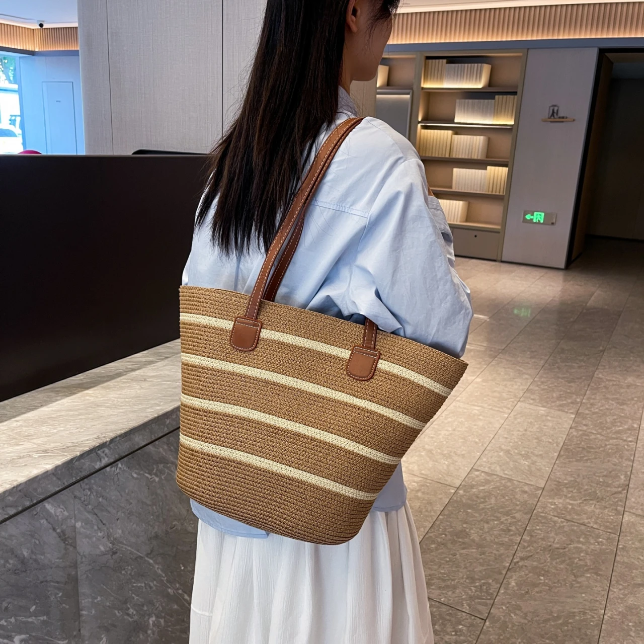 

Elegant Women Leather Luxury Classic Fashion Designer Tote Shoulder Bag Crossbody Handbag For Trendy Daily Outfits