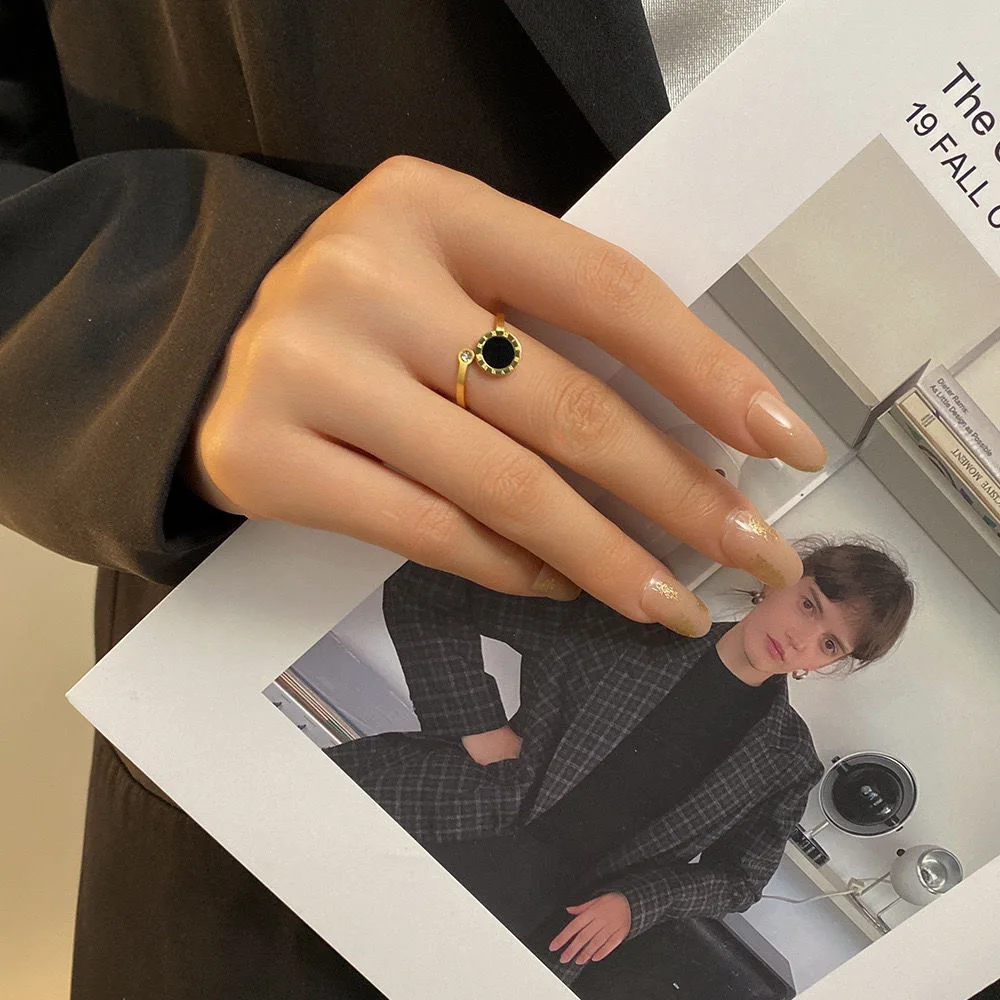 Vintage Roman Numeral Ring Zircon Tail Ring Black Shell Stainless Steel Classic Design Rings for Women Adjustable Jewelry Gift